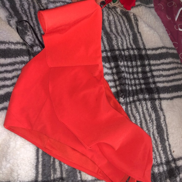 Red flowly one shoulder top - Picture 1 of 2